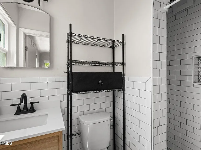 2532 Altura Ave #B — Photo 7