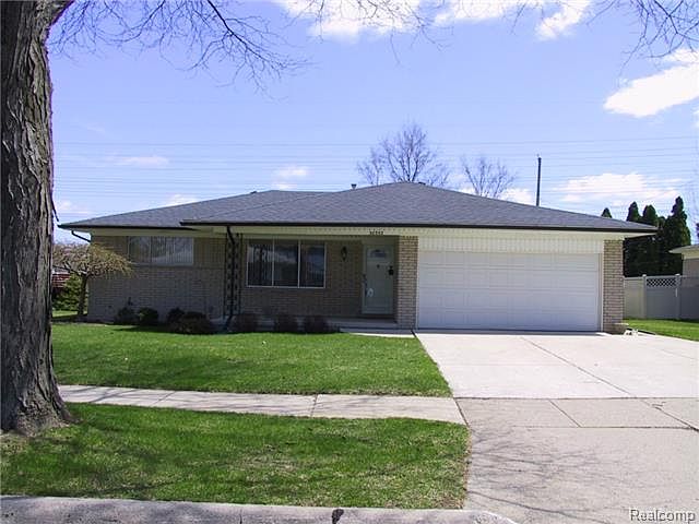 1st image of 32332 Cambridge Dr