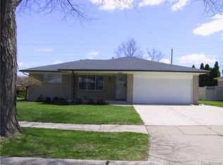 32332 Cambridge Dr, Warren, MI 48093