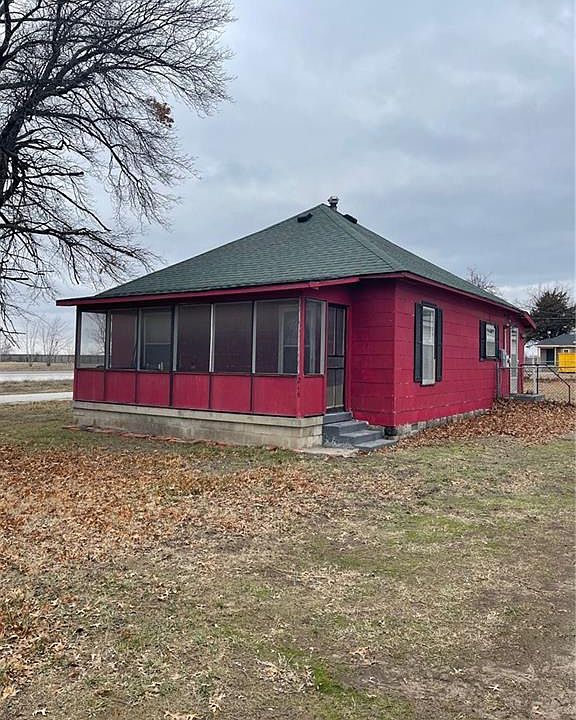 1st image of 216 W South St
