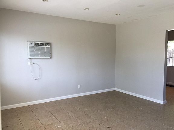 3rd image of 758 Illinois St