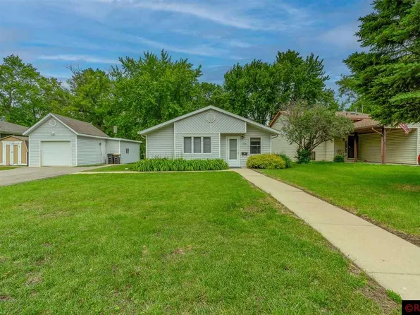208 Leray Ave, Eagle Lake, MN 56024