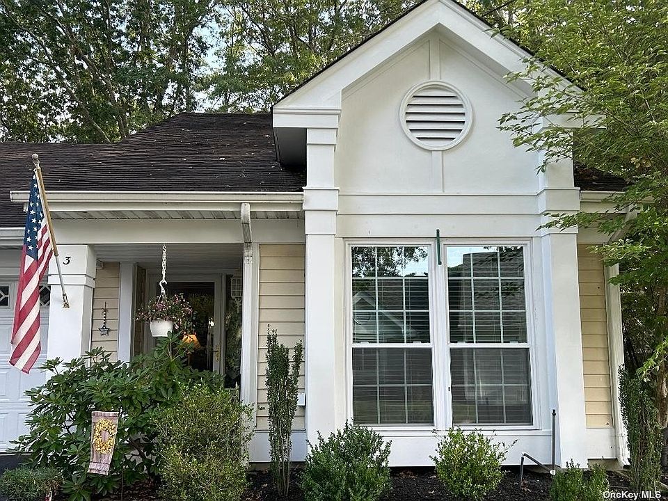3 Flanders UNIT 3, Ridge, NY 11961 Zillow