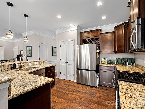 3rd image of 1203 Guadalupe Ln