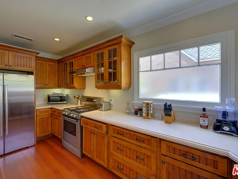 8704 Ashcroft Ave — Photo 10