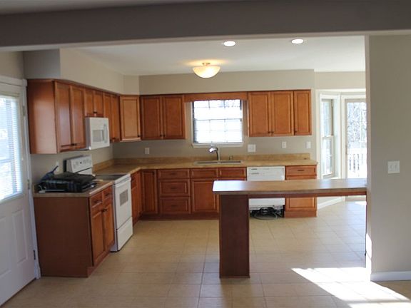 5th image of 616 Yale Dr