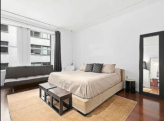 4th image of 55 Wall St #7004