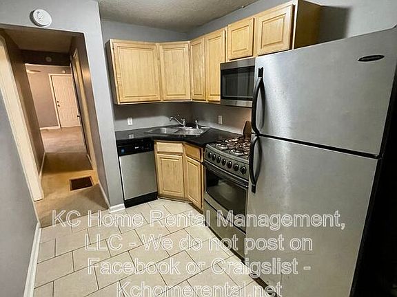 4th image of 1108 W 41st Ter #1E