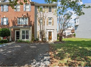 26091 Lands End Dr, Chantilly, VA 20152