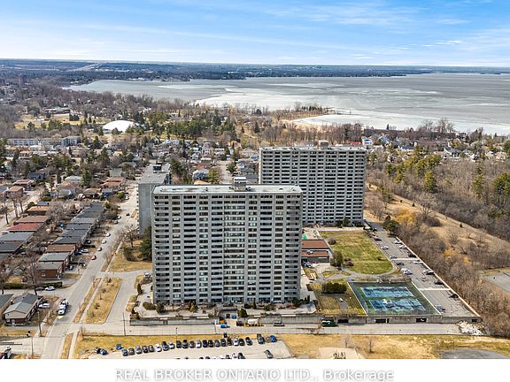 2nd image of 2625 Regina St #506