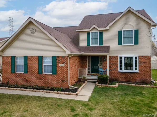 30016 Huron Meadows Dr, Rockwood, MI 48173