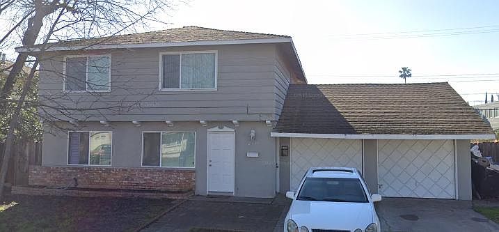 Upstairs unit. Garage on far right. Access from the back.