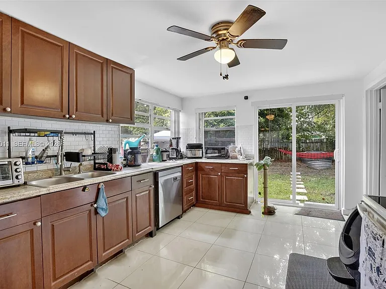 6238 Hayes St — Photo 13