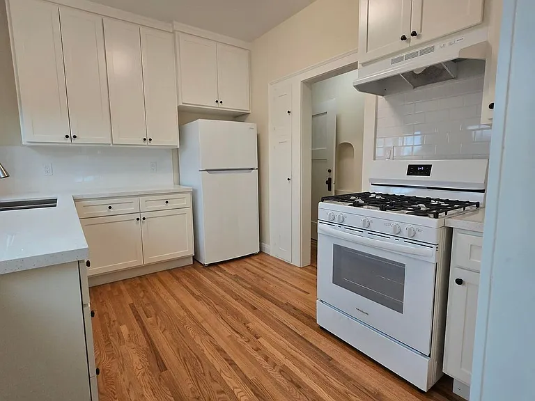 Boutique Apartment building in the mid-Wilshire — Photo 9