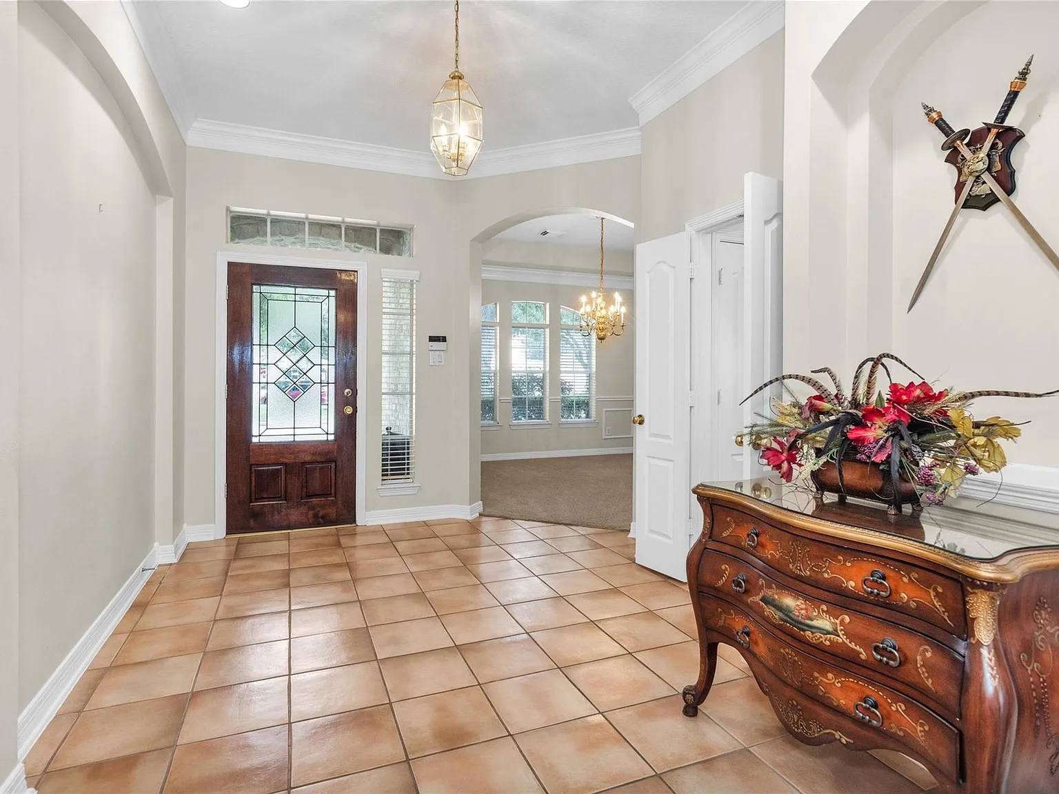 4 bed, 2.0 bath, 2599 sqft, $3,750 — Photo 4