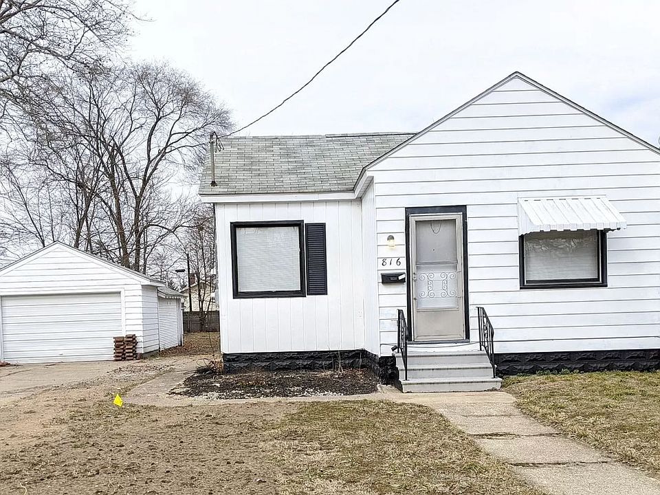 1st image of 816 W Grand Ave
