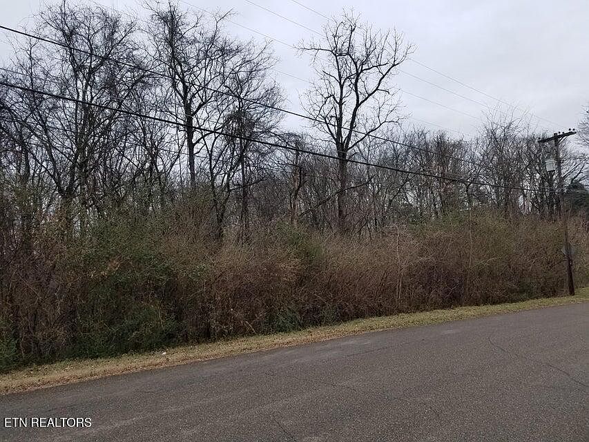 2nd image of 422 Kendall Rd