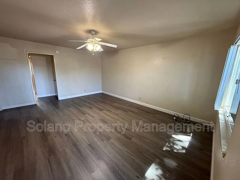 2 bed, 1.0 bath, 800 sqft, $1,995 — Photo 3