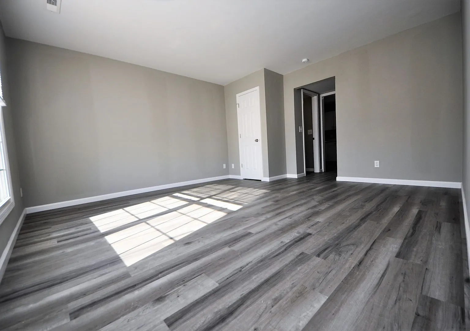 Large Two Bedroom 1.5 Bathroom Townhome Located in the Heart of Warrenton — Photo 3