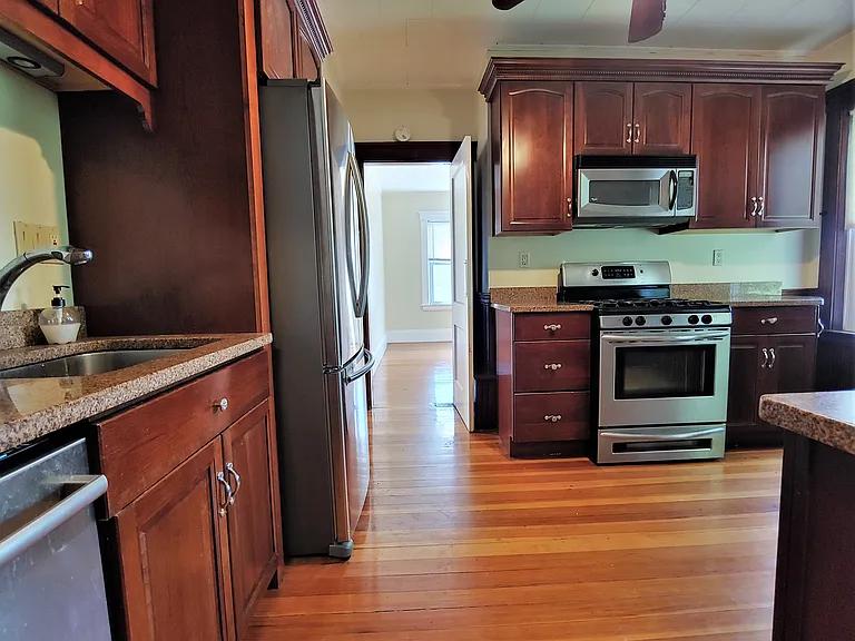 17 Manley St #3 — Photo 5