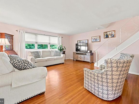 3rd image of 7520 Valley Ave