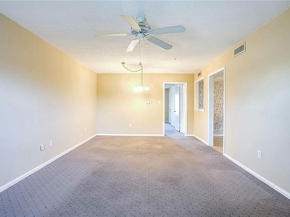 4th image of 2716 Whitney Pl APT 621
