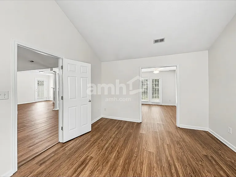 4902 Hunters Blf — Photo 10