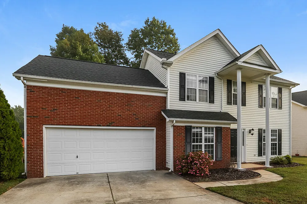 3 bed, 2.5 bath, 1809 sqft, $2,215 — Photo 4