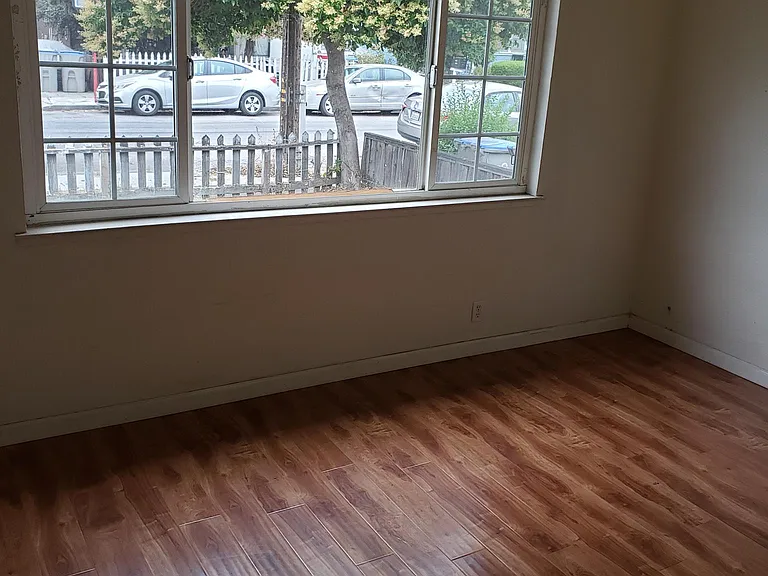886 N 14th St — Photo 7