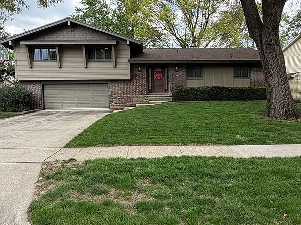 2100 Crown Flair Dr, West Des Moines, IA 50265