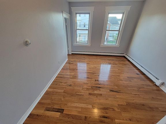 4th image of 546 15th Ave Floor 2