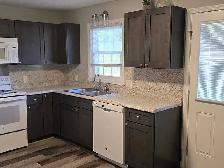 6000 River Rd #17 — Photo 2