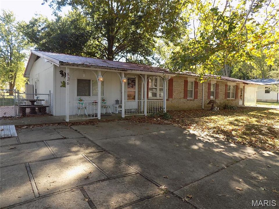 1st image of 524 & 526 Thompson Ln