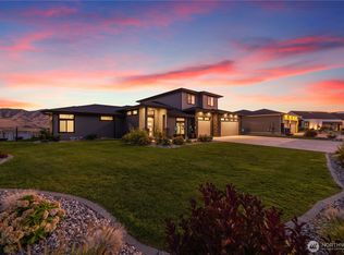 112 Sky Harbor Dr, Chelan, WA 98816