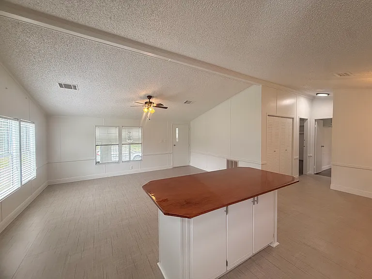 1051 Hawthorn St — Photo 25