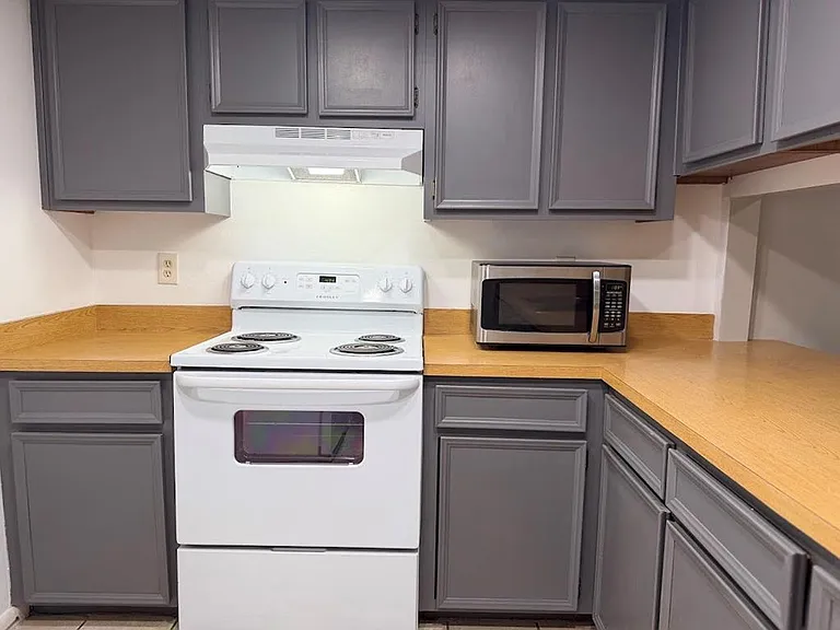 1307 Baytree Dr #D — Photo 10