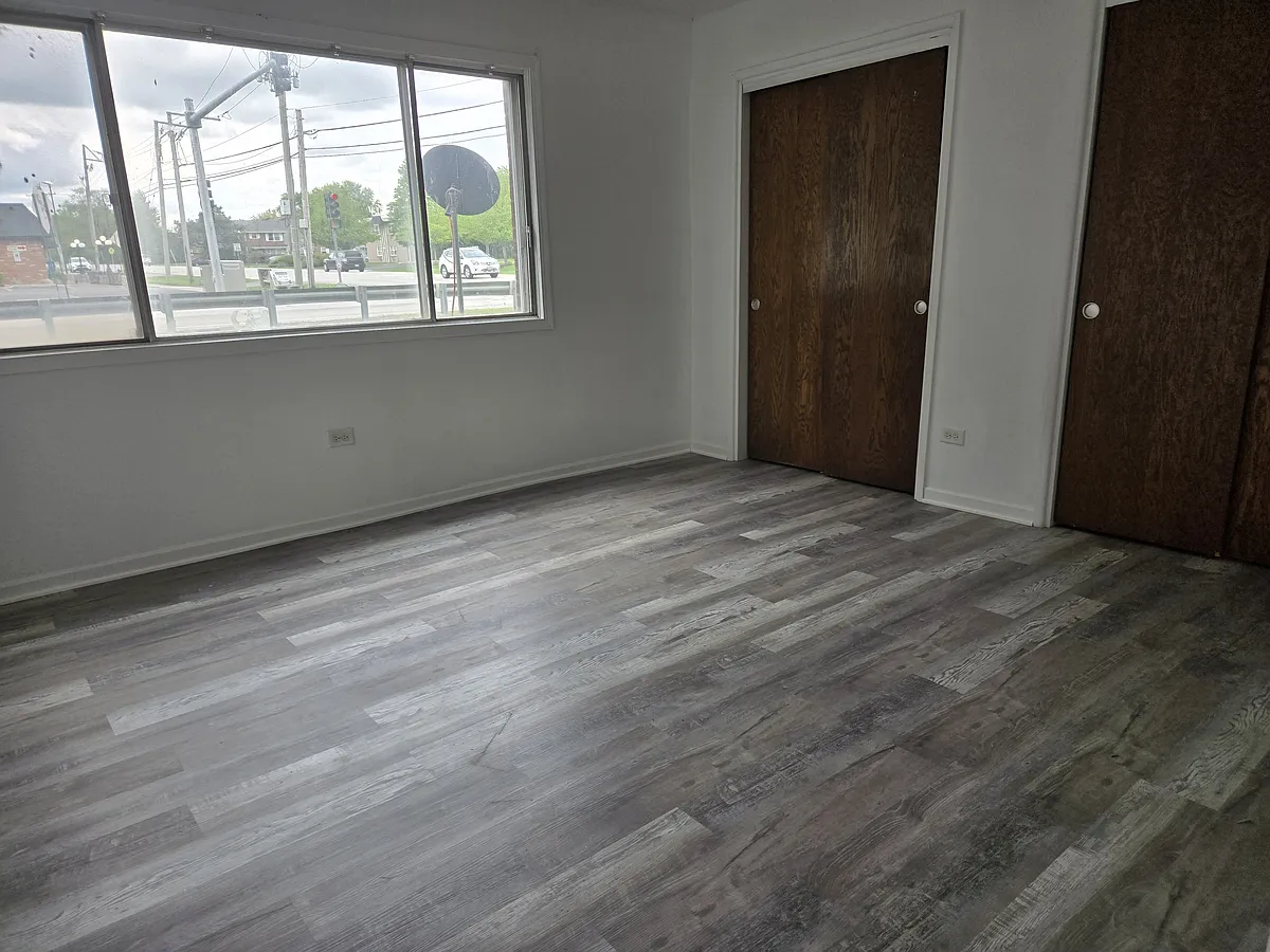 Building Photo - 5550 W 127th St #1