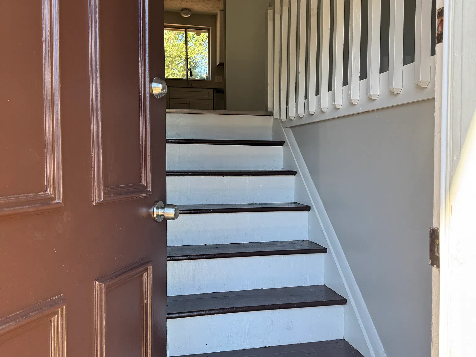 3 bed, 1250 sqft, $2,400 — Photo 1