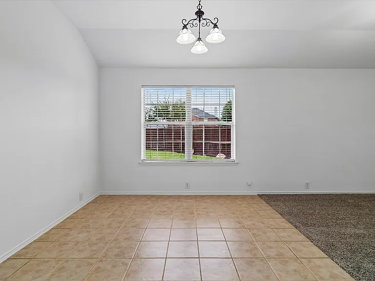 3300 Creekwood Dr — Photo 6