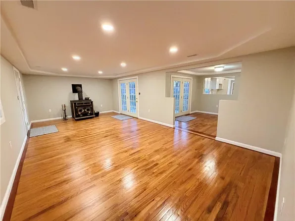 634 N Oak St, Iola, KS 66749