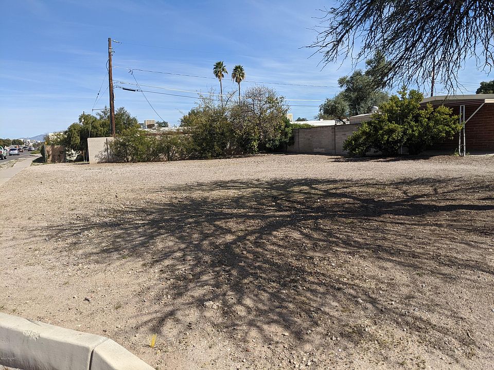 2nd image of 4366 N Stanley Pl #6