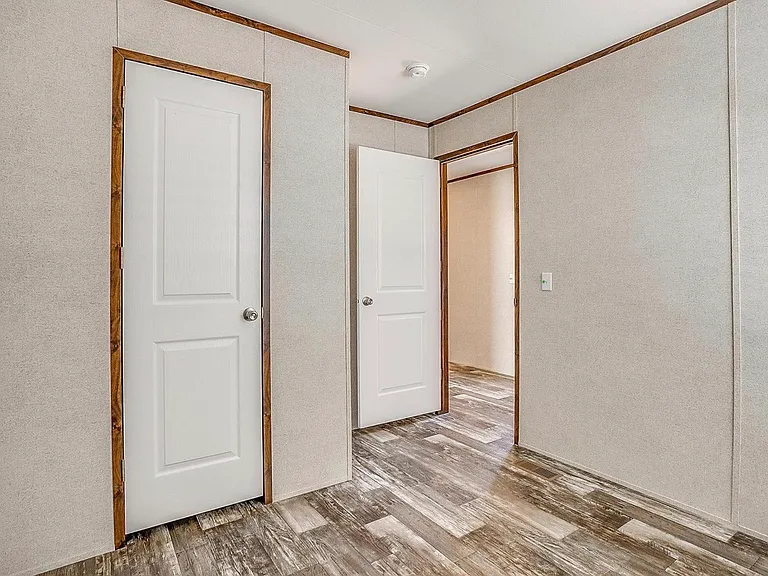 402 W Annex St — Photo 5
