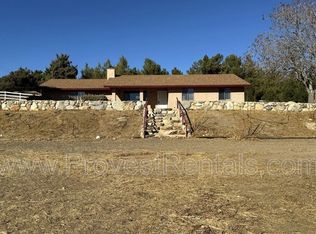 11122 Edgehill Rd, Oak Hills, CA 92344