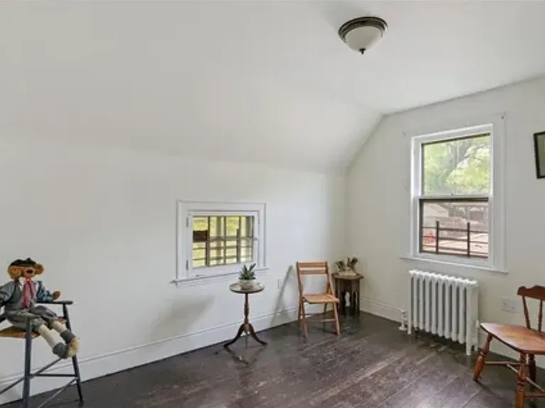 226 Castleton Ave — Photo 10