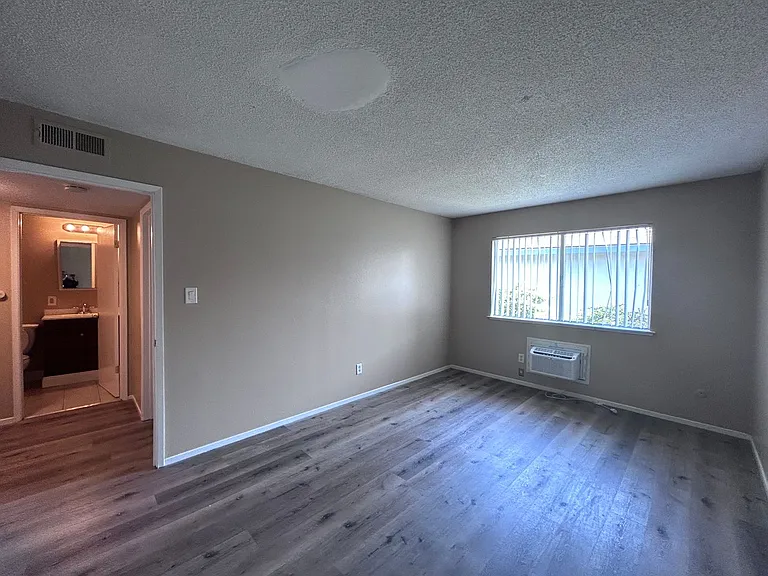 926 Carro Dr — Photo 8