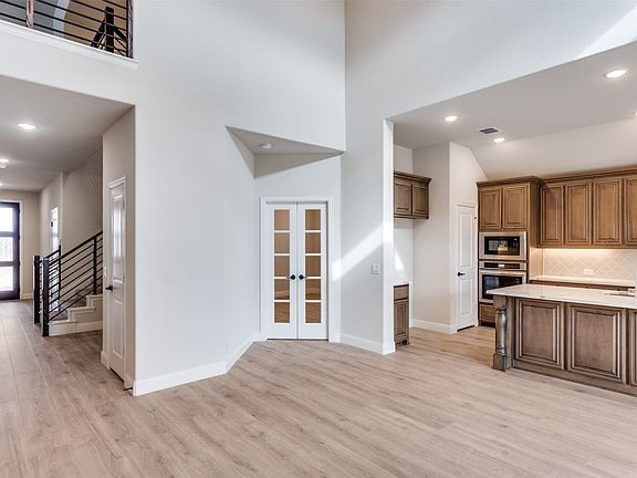 4th image of 725 Seahawk St