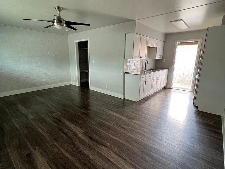 8503 N 59th Ln #7 — Photo 13