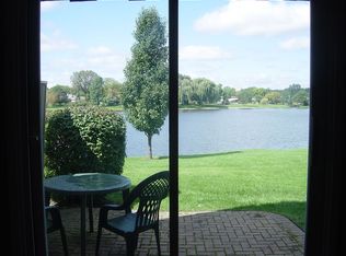 670 Versailles Cir UNIT B, Elk Grove Village, IL 60007