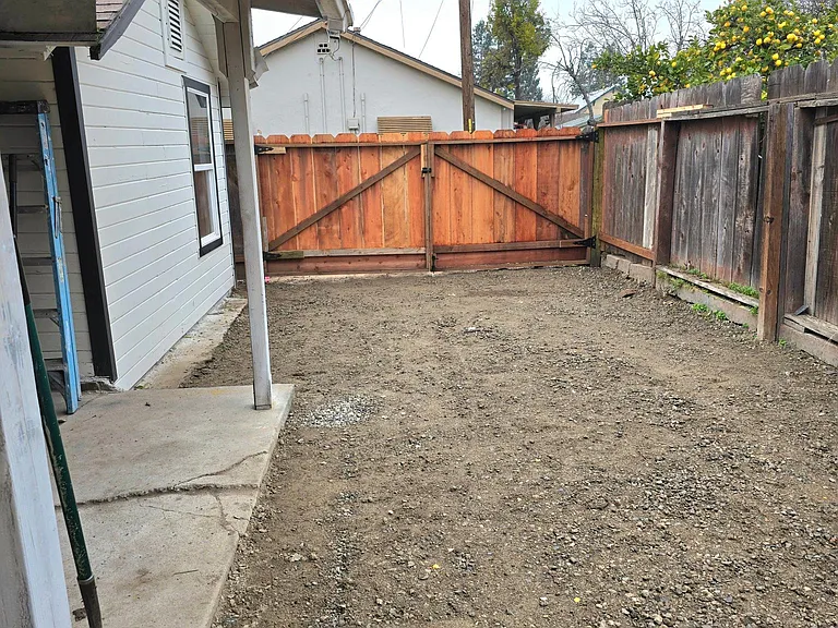 1541 Cedar Ave — Photo 8