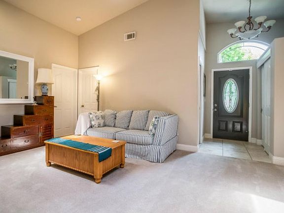 5th image of 840 Connie Dr